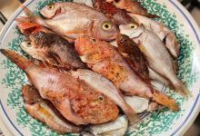 Zuppa di pesce siciliana servita con pasta