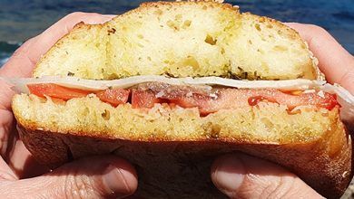 Pane condito, in siciliano pani cunzato, di Scopello