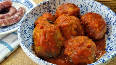 Melanzane ammuttunate con salsiccia e tuma