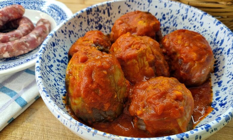 Melanzane ammuttunate con salsiccia e tuma