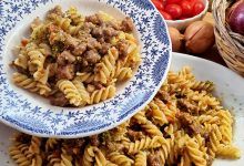 Fusilli con salsiccia, pomodori secchi e pistacchio di Bronte