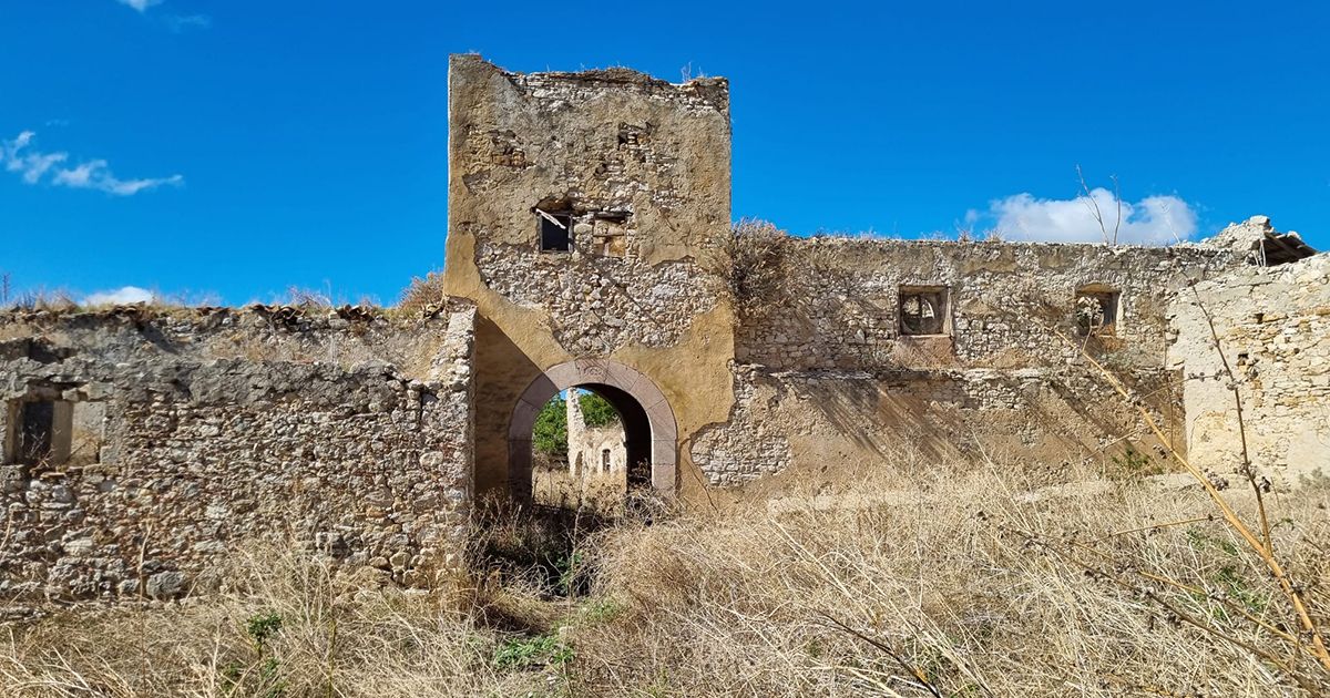 E' uno dei più antichi di Sicilia: il castello di Inici, a due passi ...