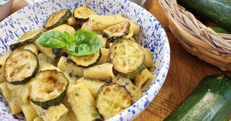 Pasta con crema di zucchine e ricotta