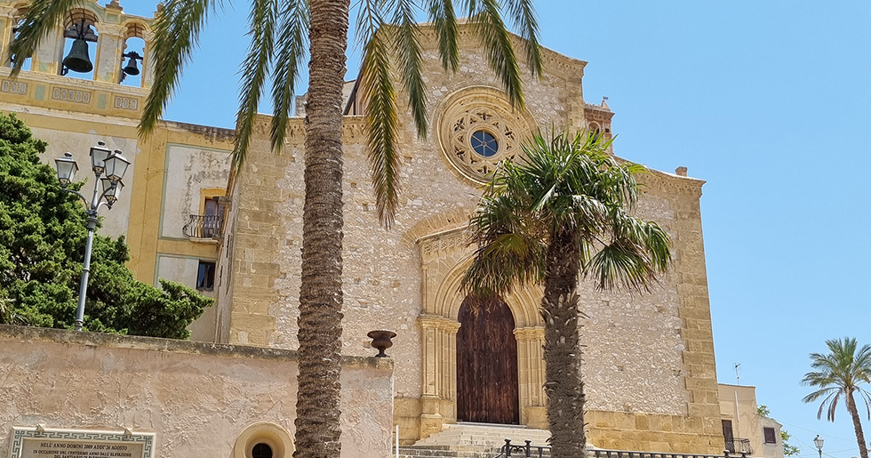 La facciata del Santuario della madonna di Custonaci.