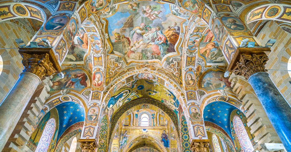 Chiesa della Martorana, uno dei siti UNESCO della Sicilia. Particolare delle volte affrescate.