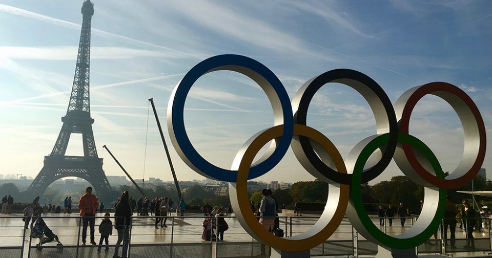 Olimpiadi di Parigi, sullo sfondo la Torre Eiffel 