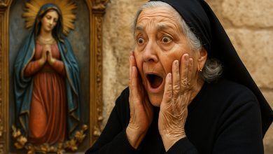 Signora anziana con espressione di stupore esclama Badda Matri