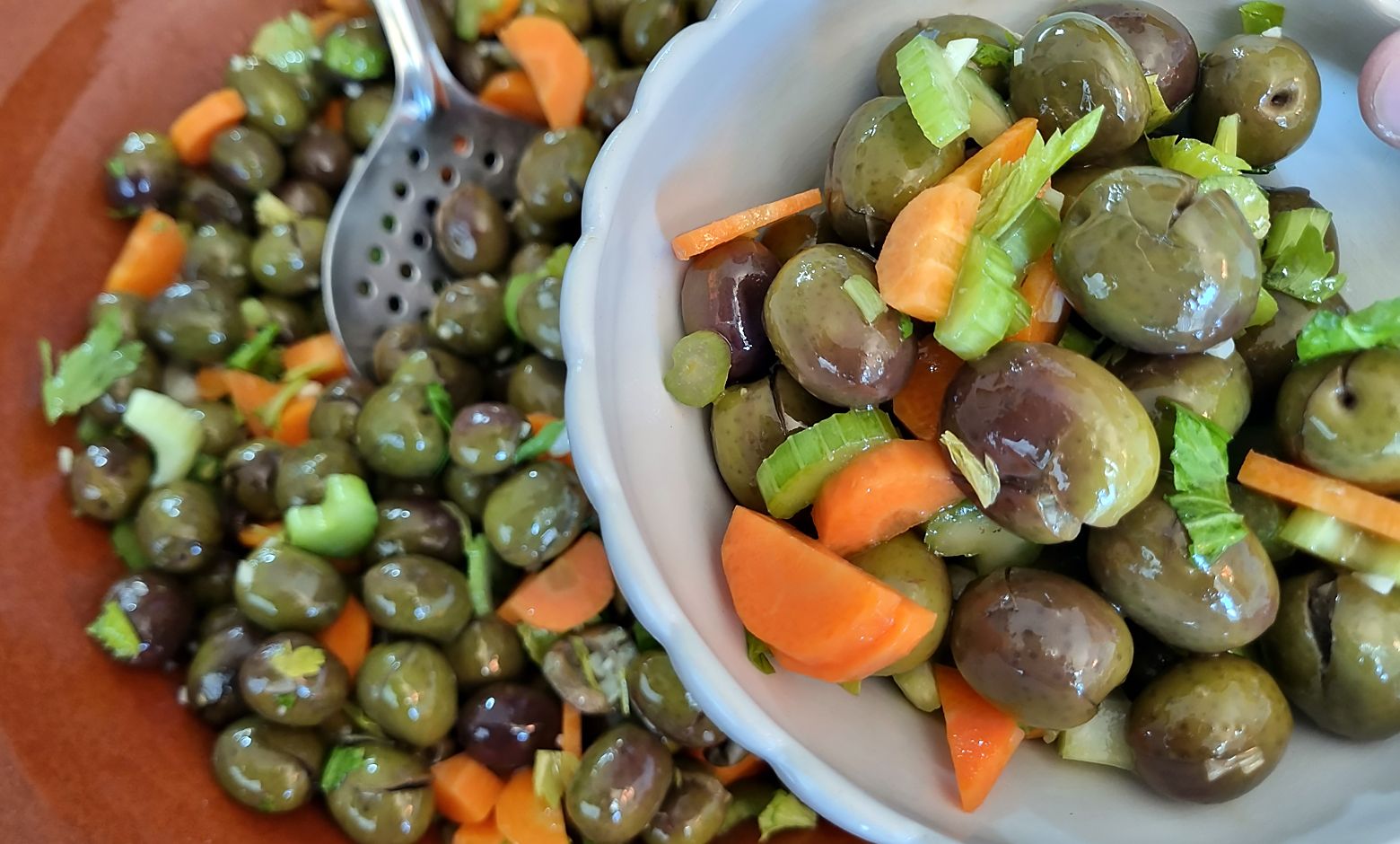 Olive verdi cunzate: la ricetta di casa che ogni vero siciliano conosce. Tu la fai così?